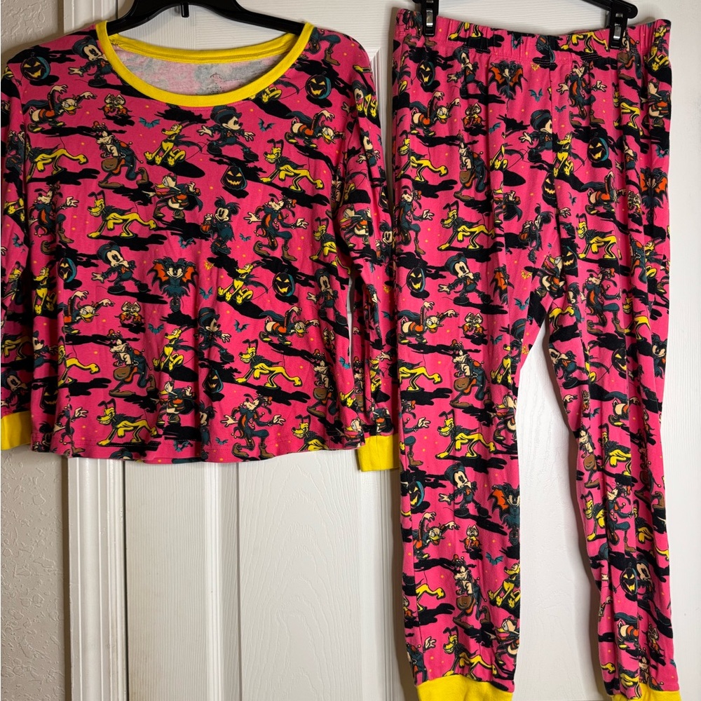 Disney parks Halloween Pajama Set in Pink
